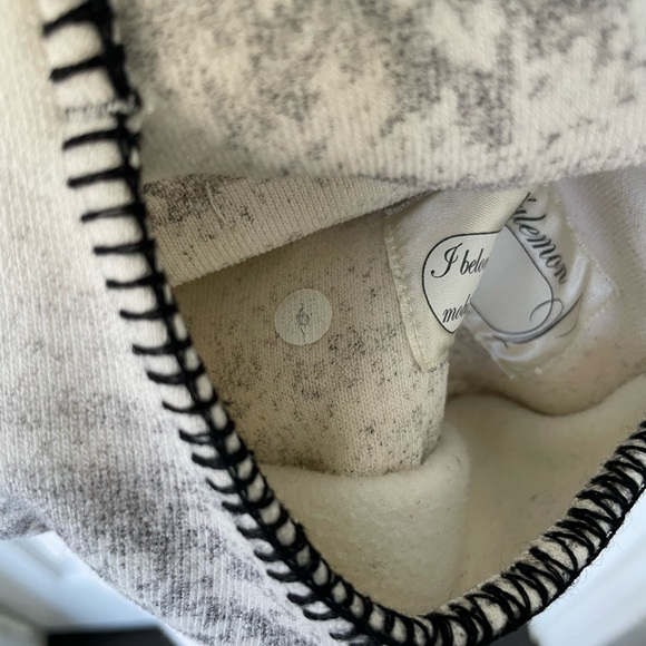 Rare Special Edition Lululemon Scuba Ivory Snowflake Size 6 - Picture 10 of 11